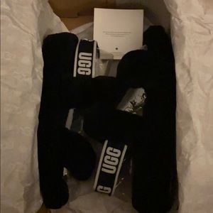 UGG “OH YEAH” Black Slides